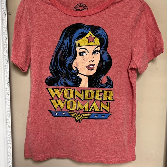 DC Tshirt Tops - DC Wonder Woman tshirt graphic